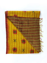 Lade das Bild in den Galerie-Viewer, Sarischal mit Kantha-Stickerei