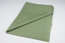 Lade das Bild in den Galerie-Viewer, Pashmina, 100% Kaschmir, Olivgrün (hell)
