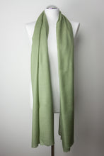 Lade das Bild in den Galerie-Viewer, Pashmina, 100% Kaschmir, Olivgrün (hell)
