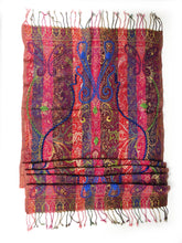 Lade das Bild in den Galerie-Viewer, Farbenfroh bestickter Wollschal
