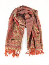 Lade das Bild in den Galerie-Viewer, Bestickter Wollschal mit orientalischen Ornamenten

