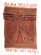 Lade das Bild in den Galerie-Viewer, Bestickter Wollschal mit orientalischen Ornamenten
