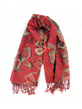 Lade das Bild in den Galerie-Viewer, Bestickter Wollschal mit Schmetterlingen
