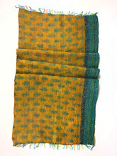 Lade das Bild in den Galerie-Viewer, Sarischal mit Kantha-Stickerei
