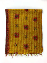 Lade das Bild in den Galerie-Viewer, Sarischal mit Kantha-Stickerei
