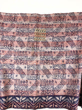 Lade das Bild in den Galerie-Viewer, Sarischal mit Kantha-Stickerei
