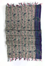 Lade das Bild in den Galerie-Viewer, Sarischal mit Kantha-Stickerei
