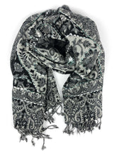 Lade das Bild in den Galerie-Viewer, Bestickter Wollschal
