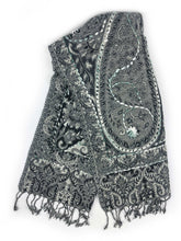 Lade das Bild in den Galerie-Viewer, Bestickter Wollschal

