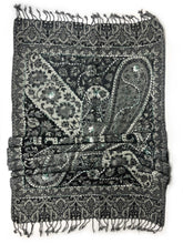 Lade das Bild in den Galerie-Viewer, Bestickter Wollschal
