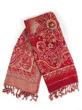 Lade das Bild in den Galerie-Viewer, Bestickter Wollschal mit orientalischen Ornamenten
