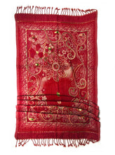 Lade das Bild in den Galerie-Viewer, Bestickter Wollschal mit orientalischen Ornamenten

